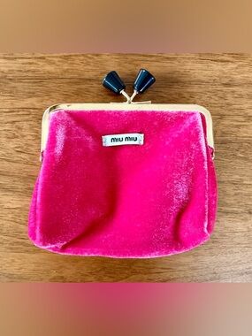 Mui Mui Pink Velvet Kisslock Pouch. Black Satin Interior NEW in Original Box